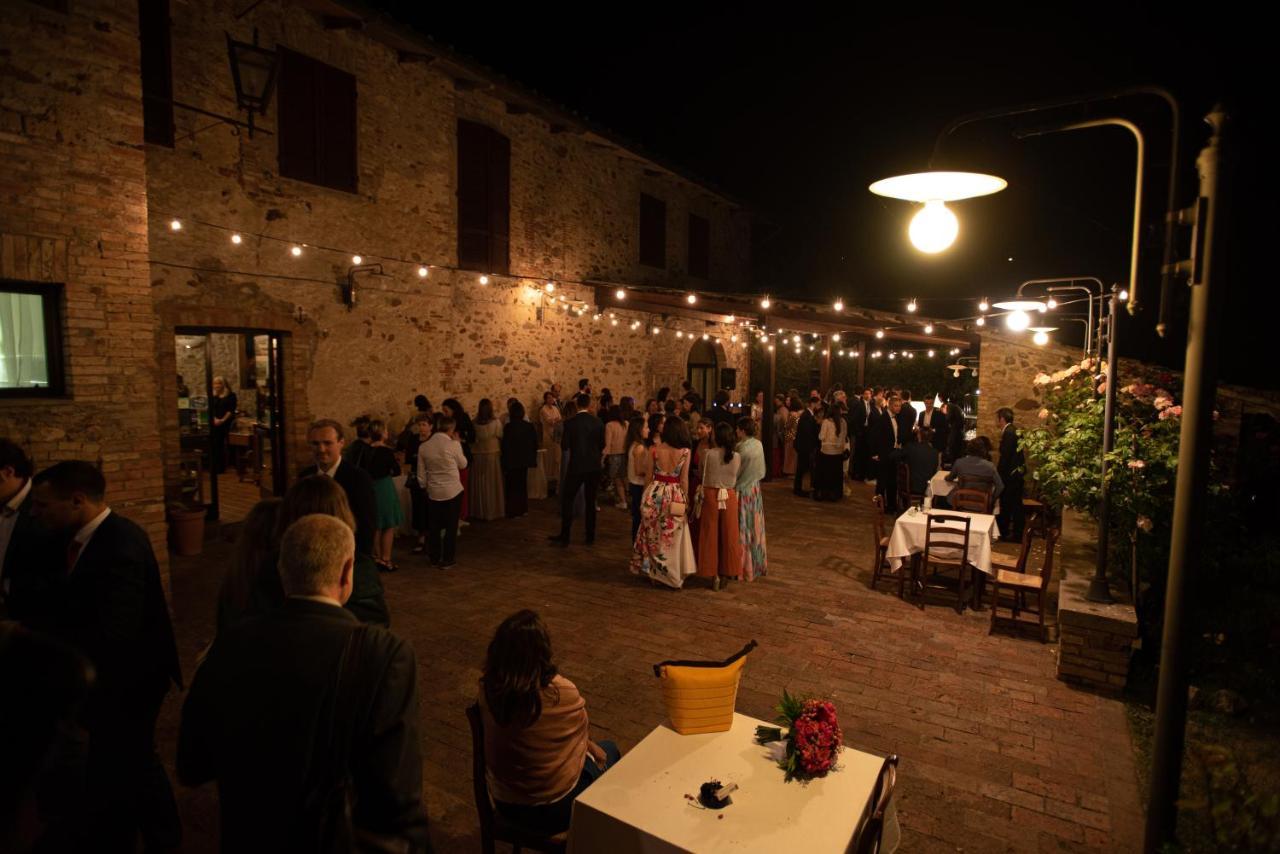 Albergo Ristorante Da Vestro Monticiano Exterior photo