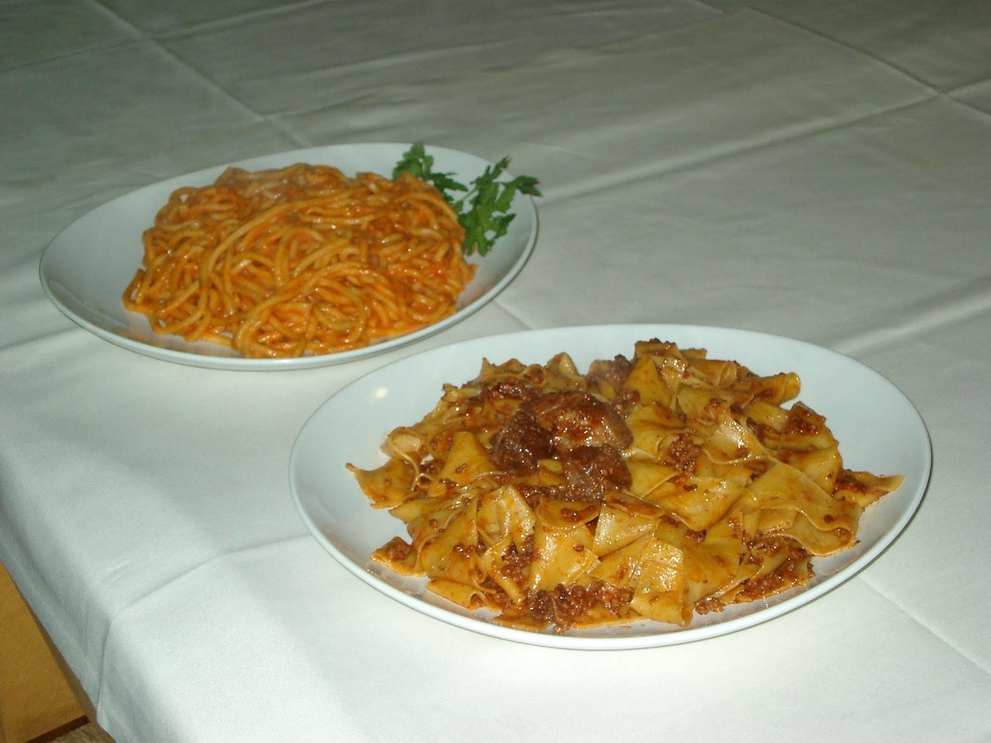 Albergo Ristorante Da Vestro Monticiano Exterior photo